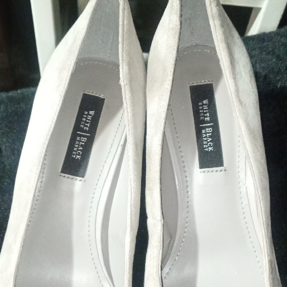 White House Black Market Women's Beige Heels - Picture 1 of 5